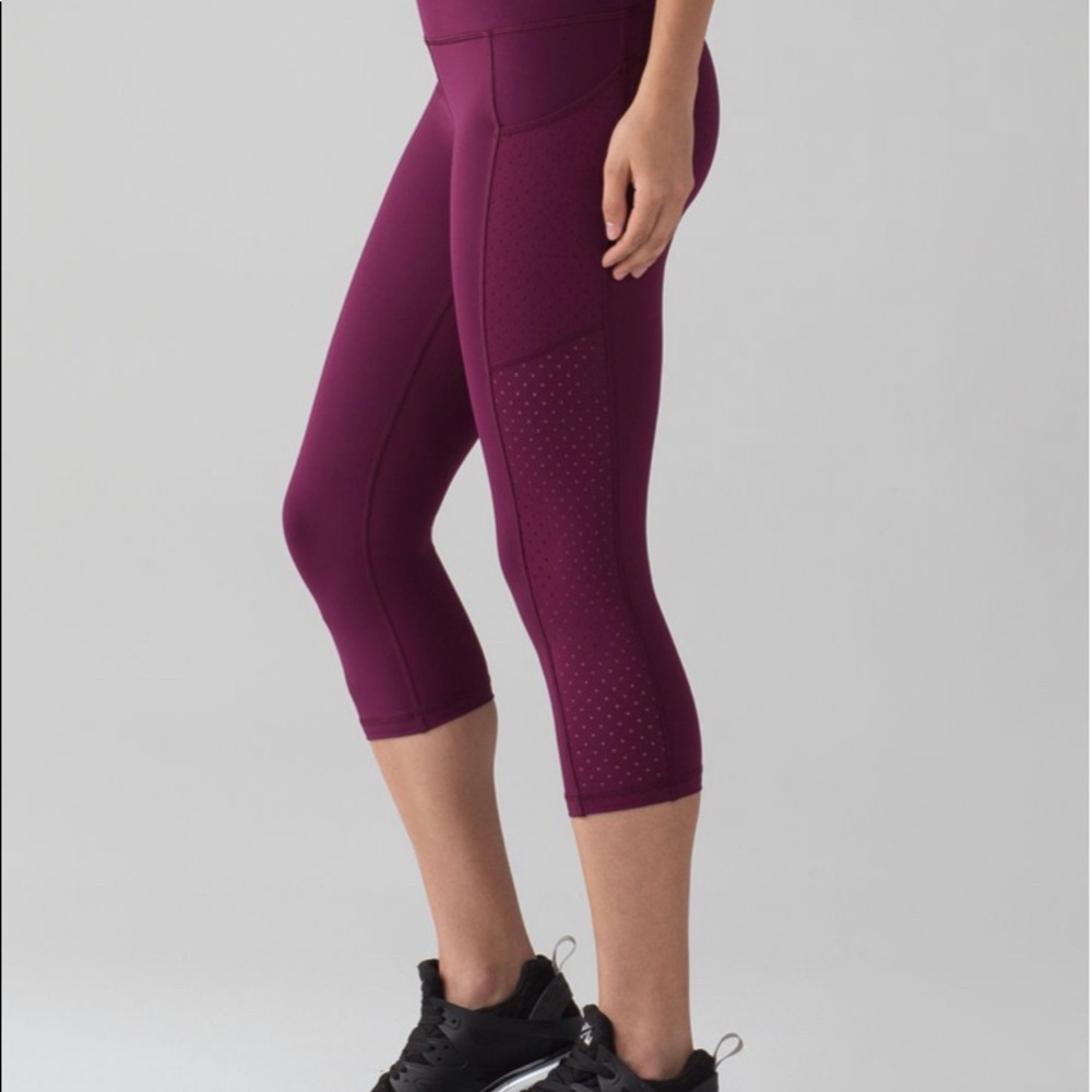 Lululemon Mind Over Miles Crop 17”